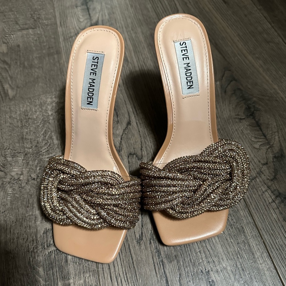 Low heeled Steve Madden beaded sandals 5.5M